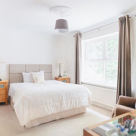 Elizabeth House Hotel Бракнелл Екстер'єр фото