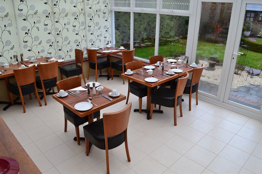 Elizabeth House Hotel Бракнелл Екстер'єр фото