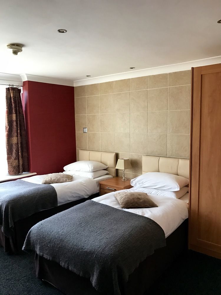 Elizabeth House Hotel Бракнелл Екстер'єр фото