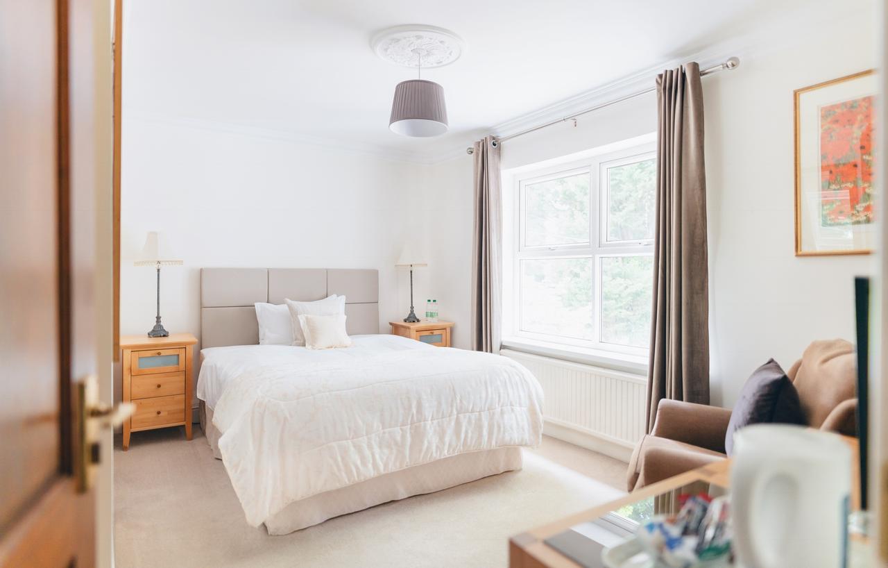 Elizabeth House Hotel Бракнелл Екстер'єр фото
