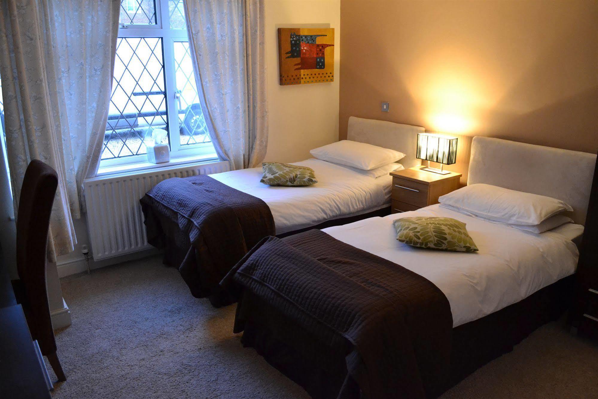 Elizabeth House Hotel Бракнелл Екстер'єр фото